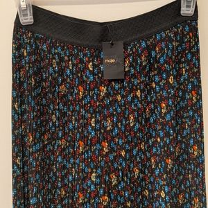 NWT cute Maje with flowers and elastic band